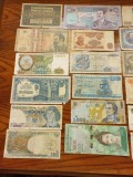 Lot nr. 13 : Mixt de bancnote Romania si alte state - 25 bancnote