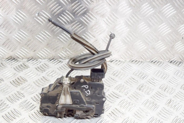 &Icirc;ncuietoare ușă dreapta față CITRO&Euml;N JUMPER Furgon 2007 OEM: 1350147080,977713-100 14171407