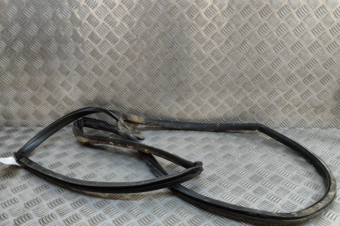 Garnitura ușă dreapta spate AUDI Q8 4MN 2024 OEM: 4M8833708F | 31870522