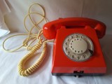 Telefon fix cu disc - Electromagnetica - EM 72 - aparat vechi romanesc anii 1970, piesa de colectie - decor