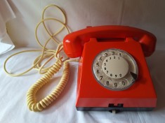 Telefon fix cu disc - Electromagnetica - EM 72 - aparat vechi romanesc anii 1970, piesa de colectie - decor