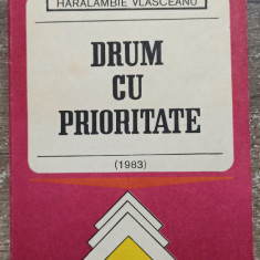 Drum cu prioritate, indrumar pentru invatarea conducerii automobilului// 1983