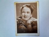 Fotografie 6/9 cm cu femeie din Rom&acirc;nia