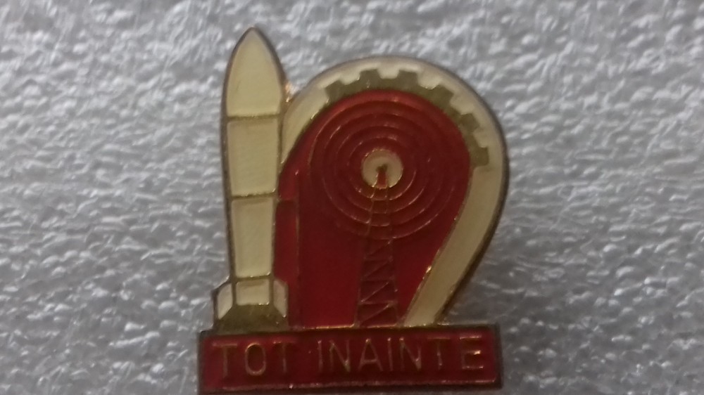 INSIGNA PIONIER-TOT INAINTE A CERCURILOR TEHNICE | arhiva Okazii.ro