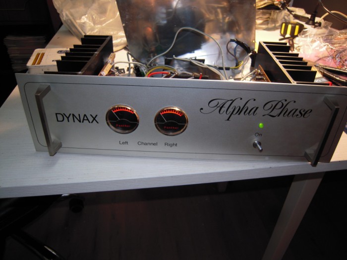 Amplficator final stereo DYNAX Alpha Phase, aproximativ 2x45W, suna foarte bine