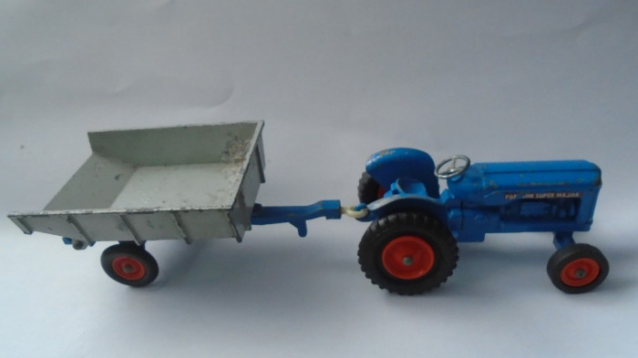 bnk jc Matchbox Kingsize K11 Fordson Tractor and Whitlock Tipping Trailer