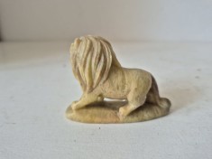 Statuetă vintage Leu &ndash; sculptură manuală &icirc;n piatră naturală (steatit), 7x5cm