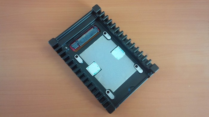 Adaptor 2.5&quot; la 3.5&#039;&#039; pentru servere SAS CADDY/TRAY 2061-771665-000 AA Radiator SSD