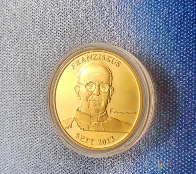 E-292-Medalia UNC PAPA FRANCISCUS BASILICA SF.PETRU VATICAN in blister original. foto