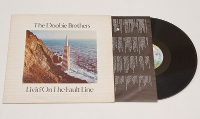 The Doobie Brothers - Livin&amp;#039; on the Fault Line - disc vinil,vinyl, LP foto
