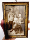 Fotografie veche Transilvania in rama metalica portret familie, studio