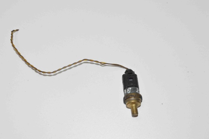 Senzor de temperatură VW PASSAT B6 3C2 2008 OEM: 06A919501A | 2425370