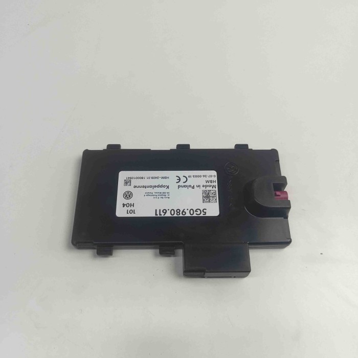 Amplificator de antena VW PASSAT Variant B8 3G5 2018 OEM: 5G0980611