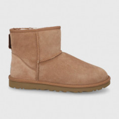 UGG Cizme de zapada din piele întoarsă Classic Mini bărbați, culoarea maro