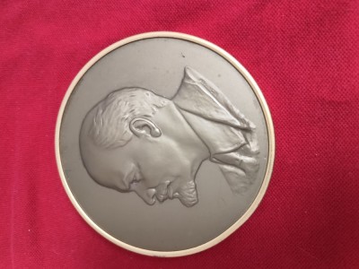 PLACHETA VLADIMIR ILICI LENIN , DIAMETRU 12 CM foto