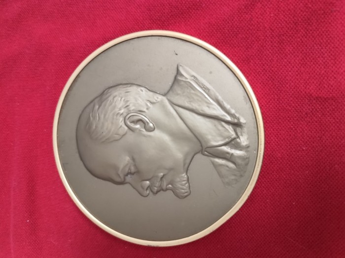 PLACHETA VLADIMIR ILICI LENIN , DIAMETRU 12 CM
