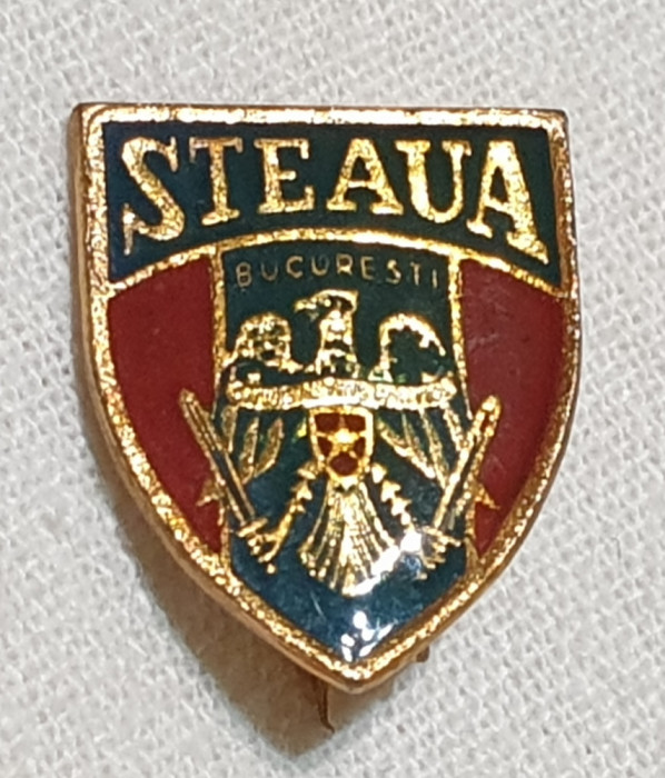 Fotbal Club Steaua Bucuresti - Insigna veche de Fotbal anii 1970 - Rara