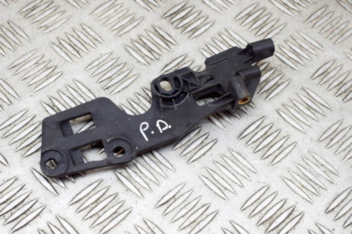Suport aripa dreapta față LAND ROVER DISCOVERY SPORT L550 2016 OEM: FK72-16A128-AE 14558388