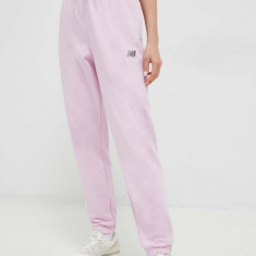 New Balance pantaloni de trening culoarea roz, cu imprimeu