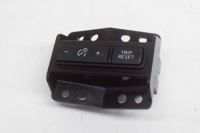Comutator NISSAN QASHQAI II J11, J11_ 2019 12243926