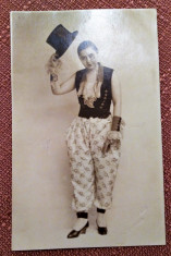Tanara in costumatie haioasa - Fotografie tip carte postala datata 1929 foto