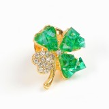 Brosa martisor trifoi auriu cu pietre verzi acrilice