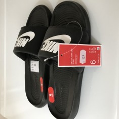 Nike, slapi dama negri, 38,5. Shopping City Timisoara, moll.