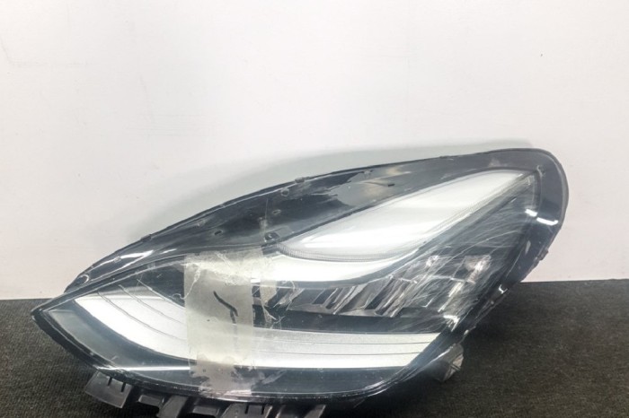 Far st&acirc;nga față TESLA MODEL 3 2018 OEM: Sedan | 11372207