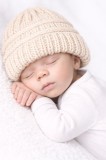 Caciulita crem crosetata tip fes pentru bebelusi (Marime Disponibila: 0-3 luni)