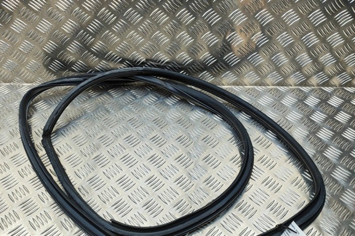 Garnitura ușă st&acirc;nga spate TOYOTA PRIUS _W3_ 2015 OEM: 62332-47030-C0 | 32045834