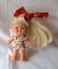 Papusa cu parul blond, miniatura, jucarie romaneasca - fetita - Bebe anii 1970, Jucarie veche de colectie