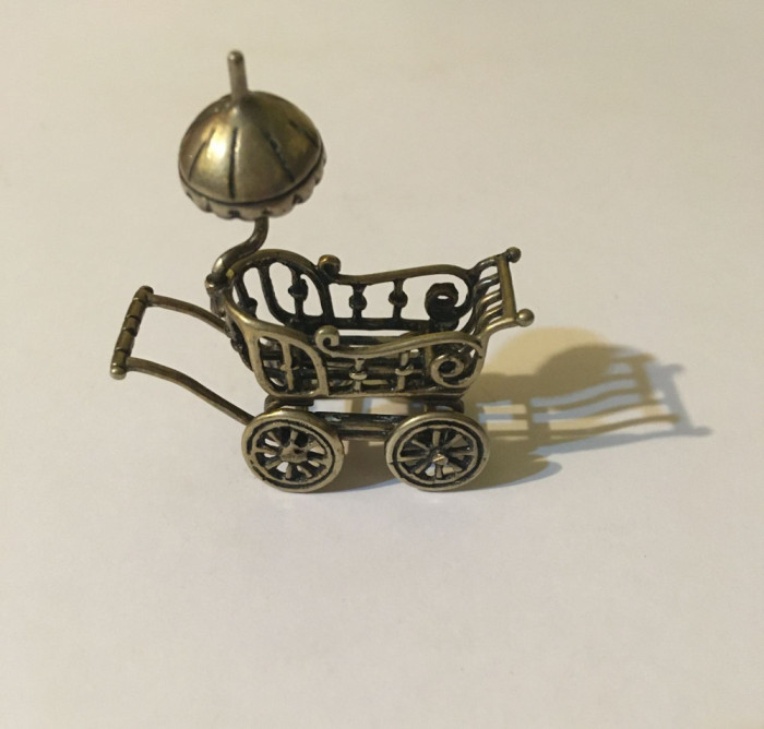 Miniatură de argint trăsură cu umbreluță (15 gr.) - Piesă de colecție superbă!