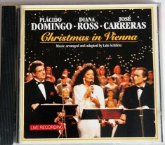Pl&aacute;cido Domingo &middot; Diana Ross &middot; Jos&eacute; Carreras &lrm;&ndash; Christmas In Vienna NM / NM cd muzica de Sarbatori Craciun Sony Europa 1993