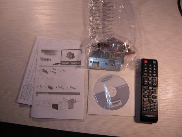 Telecomanda, CD carte tehnica, sistem prindere perete telev. Samsung LT32E310EW