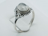 Inel argint Ornament oval cu Piatra Lunii (Marime inele - US: 9 - diametru 19