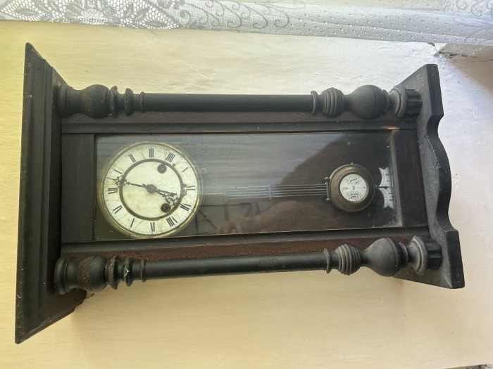Ceas cu pendul vechi