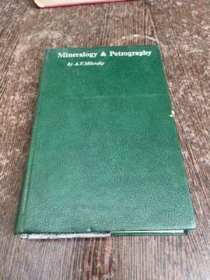 A. V. Milovsky Mineralogy and Petrography foto