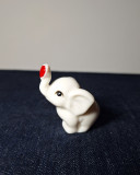 Bibelou din portelan - Elefantel din portelan mititel de 4.5 cm inaltime