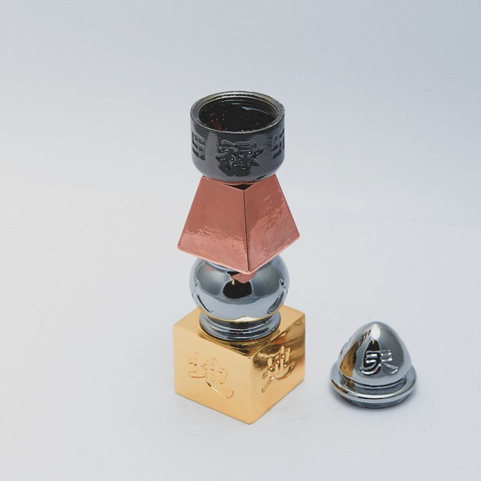 Pagoda celor cinci elemente din metal