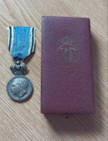 Medalia In Amintirea Regelui Carol 2, cls a 2-a, cu panglica originala si cutie