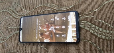 TELEFON Huawei P30 , DISPLAY SPART COLTUL JOS STANGA ,SE APRINDE ARE COD PIN LA DESCHIDERE ,ESTE DIN GERMANIA , foto