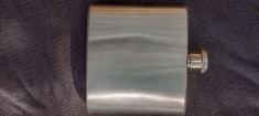 Flacon (hip flask) inox Lucky Strike &ndash; vintage promoțional &ndash; 5 oz, inox