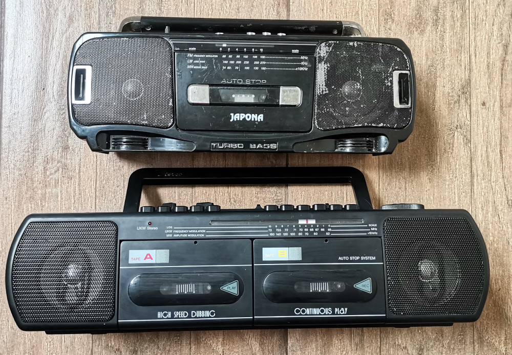 2 radio casetofoane anii 80 90 Japonia decor sau piese de schimb | Okazii.ro