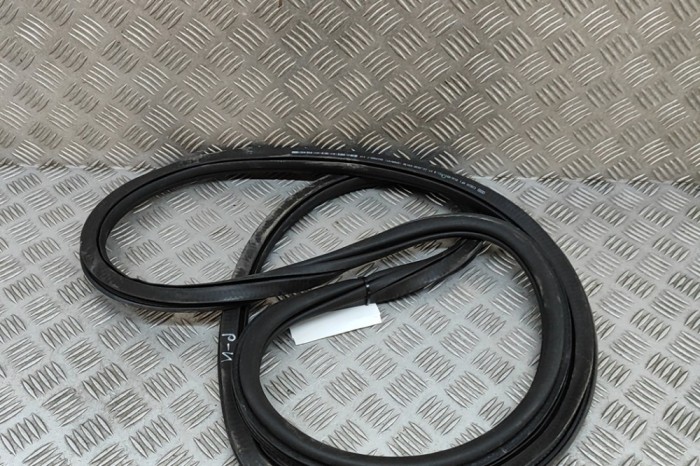 Garnitura ușă st&acirc;nga față AUDI Q2 GA 2020 OEM: 81A831721B | 30665746