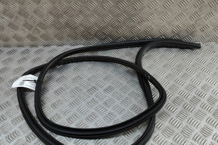 Garnitura ușă dreapta spate TOYOTA RAV 4 V A5, H5 2019 OEM: 62331-42100 | 31985378