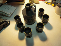 Vas din ceramica cu H= 16.5cm si 6 pahare pentru tuica cu H=7cm fab. in Romania foto
