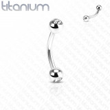 Piercing din titaniu de culoare argintie,halteră &icirc;ndoită şi bile cu zirconii transparente - Dimensiune: 1,2 mm x 10 mm x 3 mm