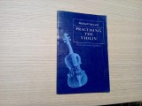 PRACTISING THE VIOLIN - Michael Gatward - 1984, 24 p.; lb. engleza