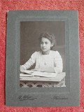 Fotografie tip CDV, fetita studiind, inceput de secol XX