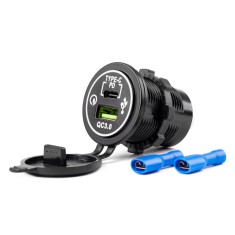 Incarcator auto/moto impermeabil AMiO MOD-08 cu USB + USB-C, 2 porturi QC3.0, 12/24V, iluminare rosie, pentru motociclete, quads, barci, scutere,